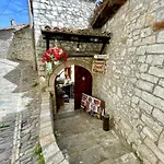 Restaurant & Semani