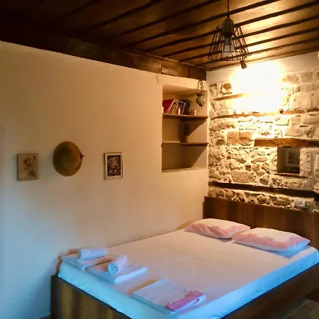 Restaurant & Semani فندق مبيت وإفطار