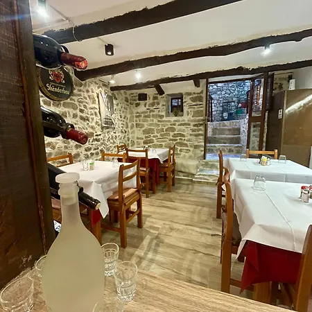 Restaurant & Semani Отель типа 