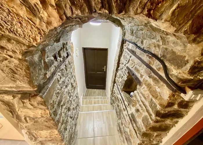 住宿加早餐酒店 Restaurant & Semani