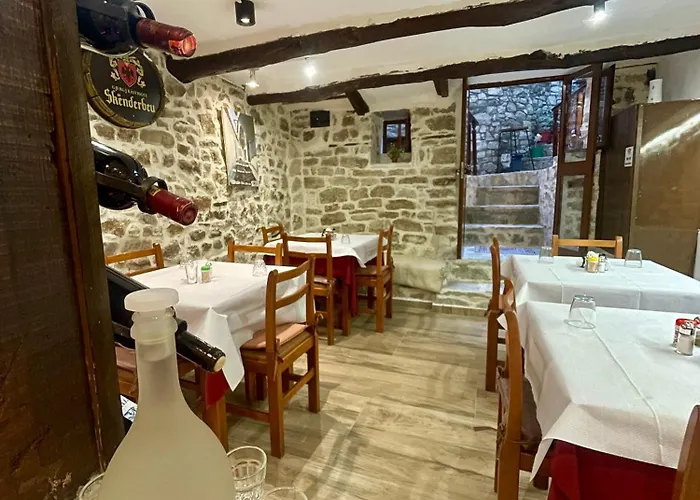 Restaurant & Semani Frühstückspension