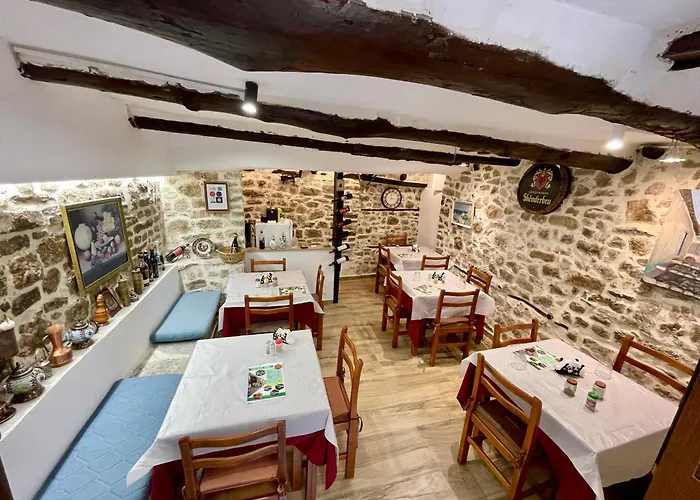 Frühstückspension Restaurant & Semani 3*