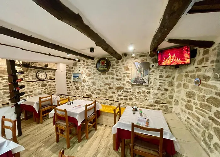 Restaurant & Semani