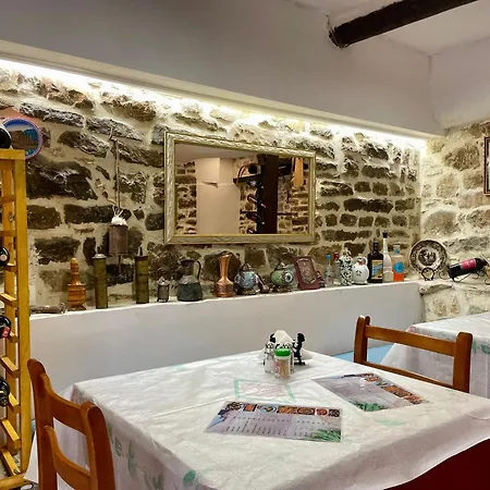 Bed & Breakfast Restaurant & Semani *