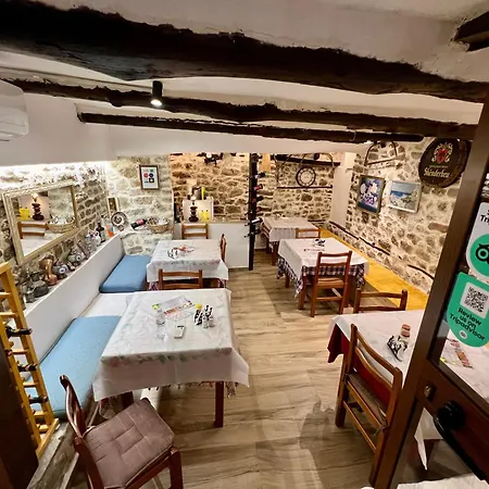 Nocleg ze śniadaniem Restaurant & Semani 3*