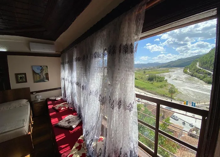 Restaurant & Semani