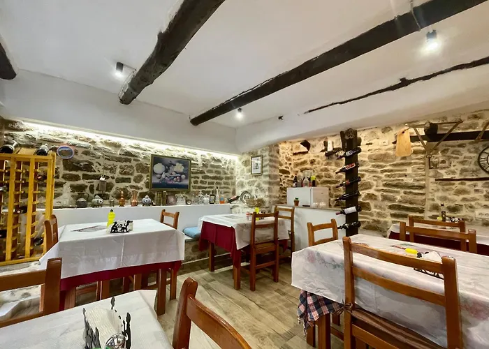 Restaurant & Semani ベッド・アンド・ブレックファスト ベラト